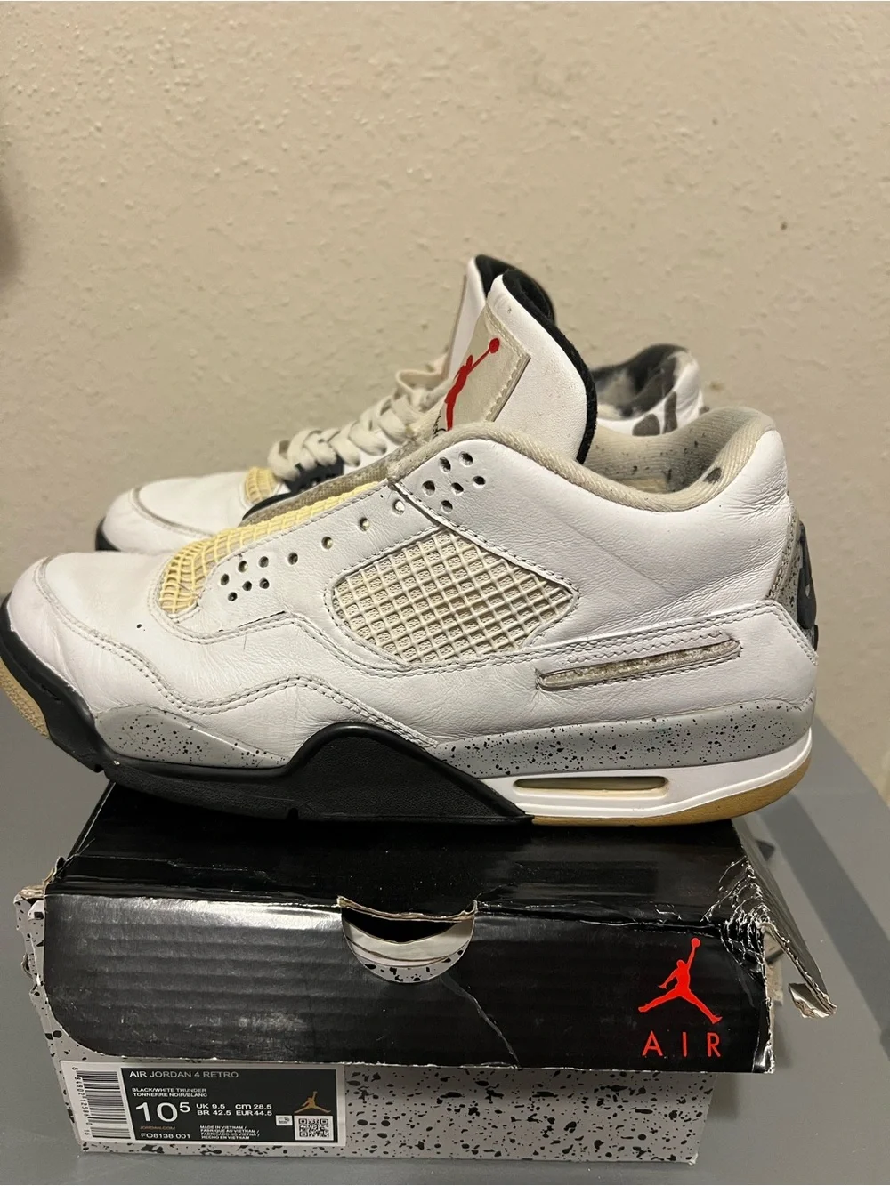 Air Jordan 4 Retro Men’s Sneakers - White/Black/Cement